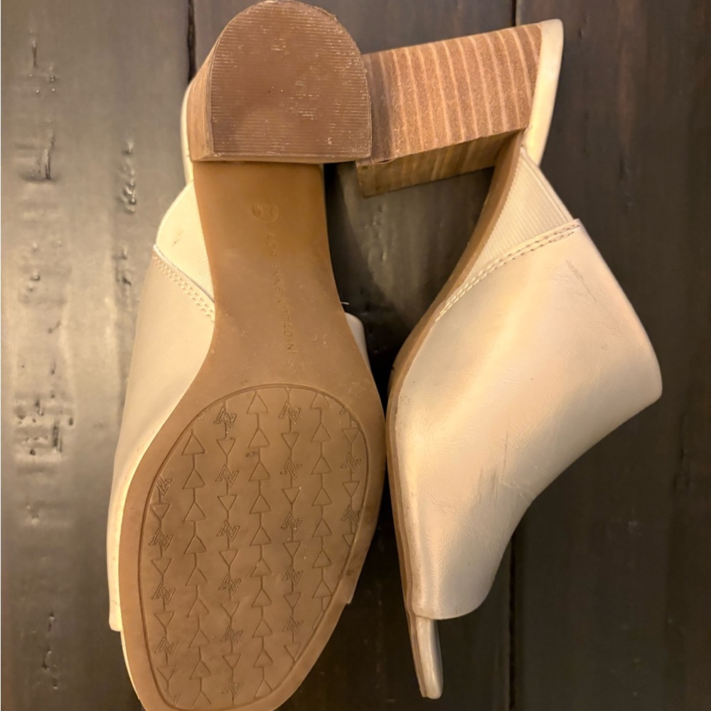Adrienne Vittadini Cream Mules